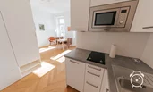 Von der Küche in den Wohnraum