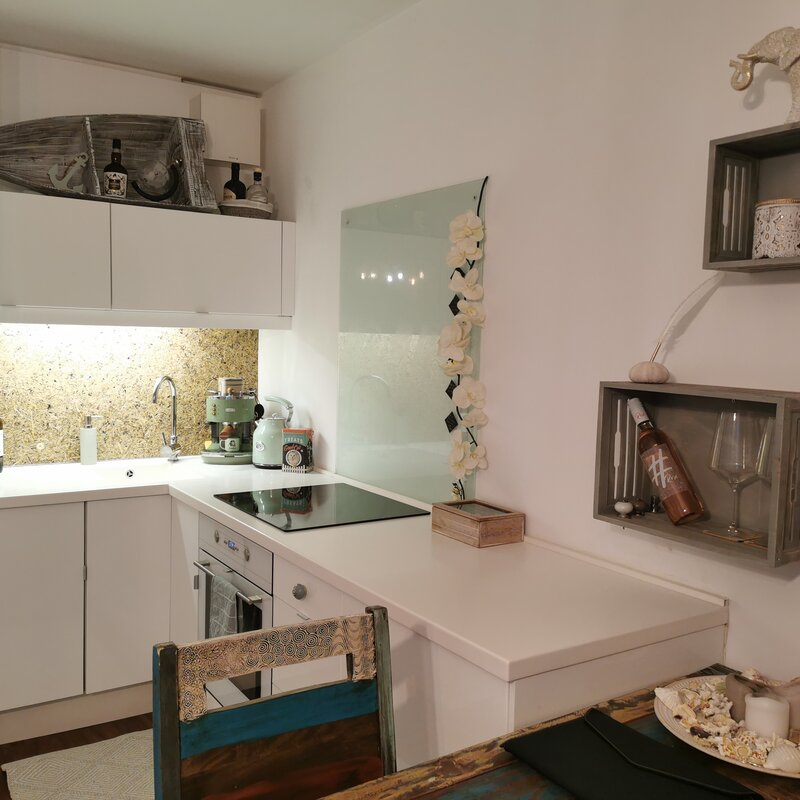 Voll ausgestattete Küche