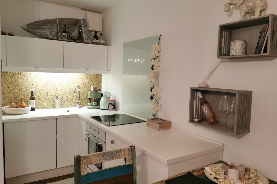 Voll ausgestattete Küche