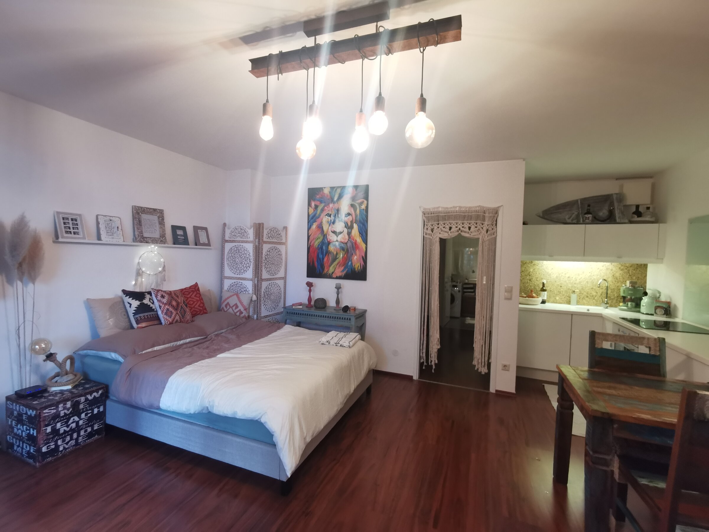 Wohn-/Schlafzimmer mit Küchenecke