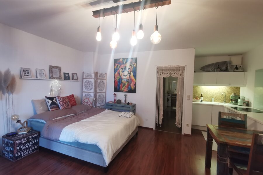 Wohn-/Schlafzimmer mit Küchenecke