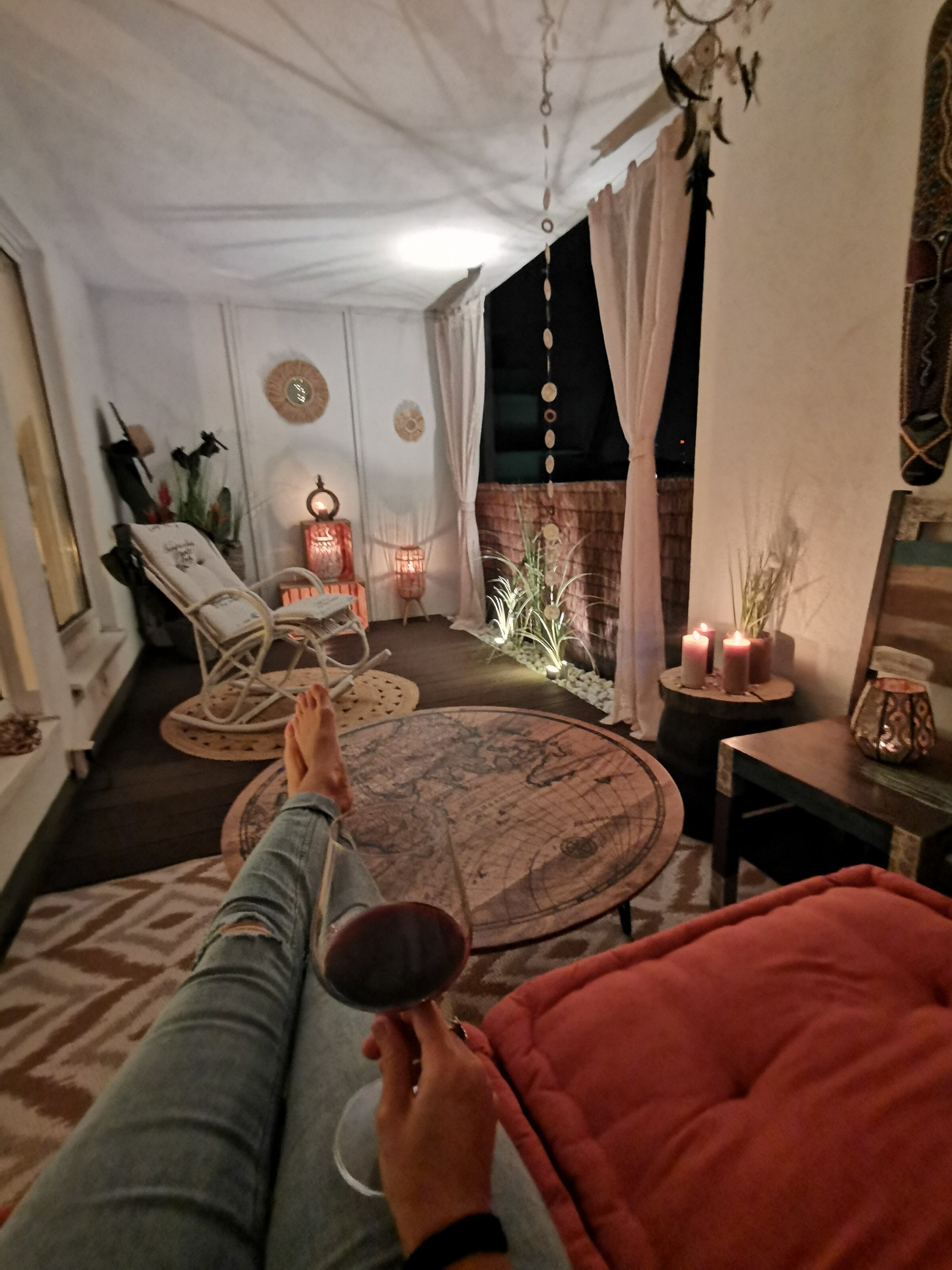 Große, ruhige, überdachte Loggia 