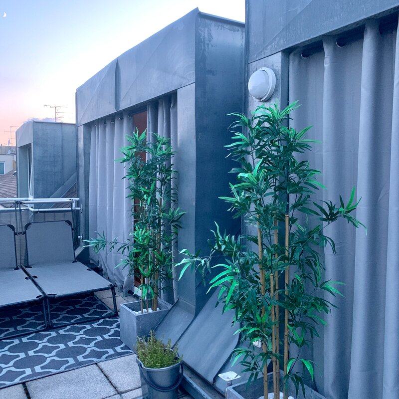 Terrasse mit Aussenvorhängen & Insektenschutz | © Irene Neumayer