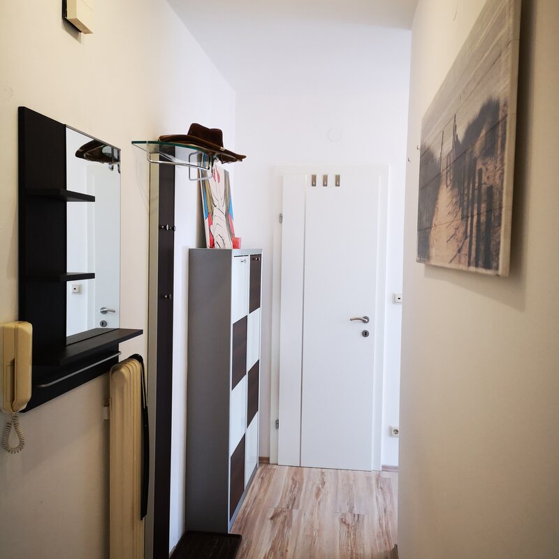 Garderobe und Gang zum Abstellraum | © PJP - All rights reserved