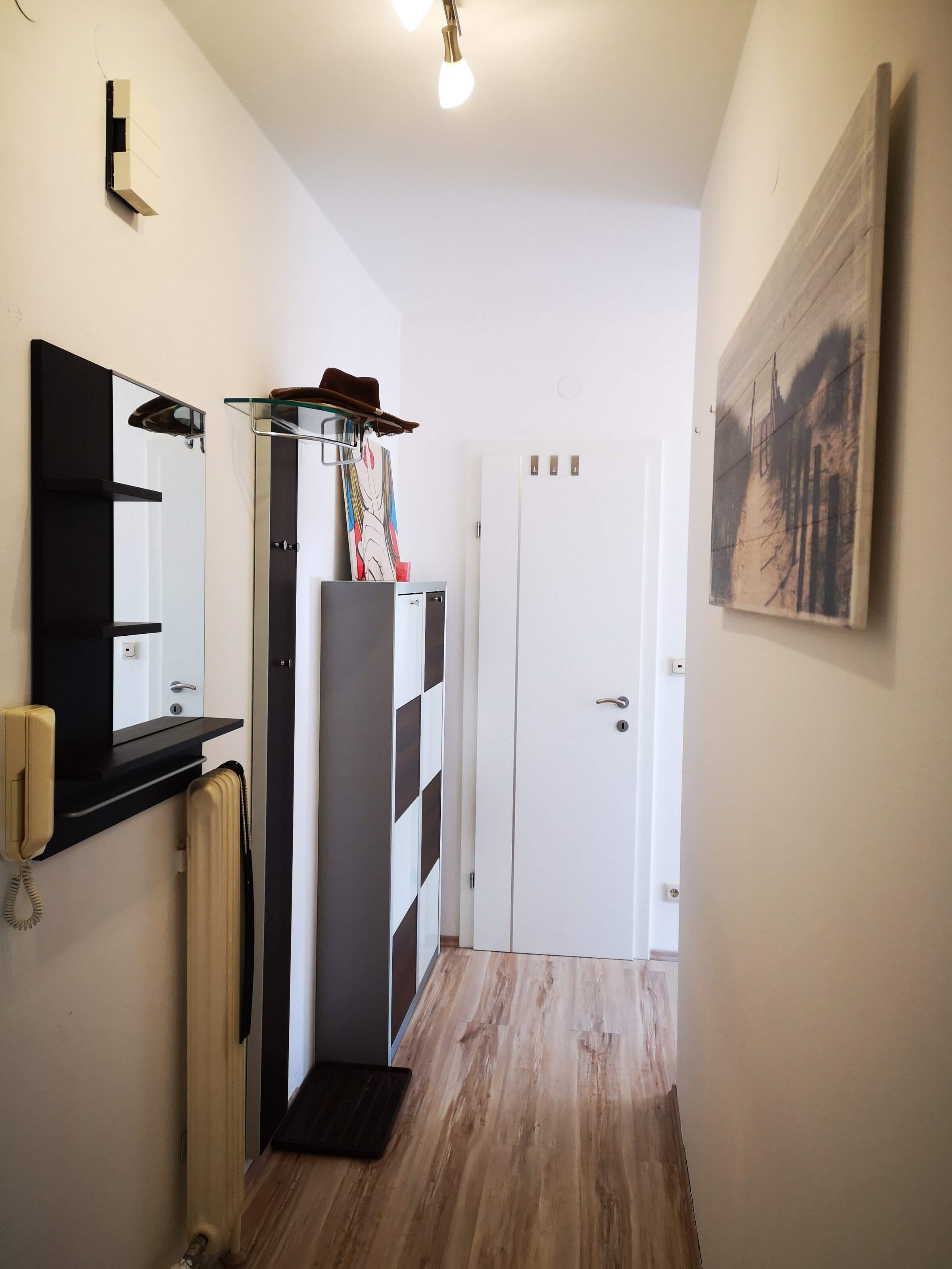 Garderobe und Gang zum Abstellraum | © PJP - All rights reserved