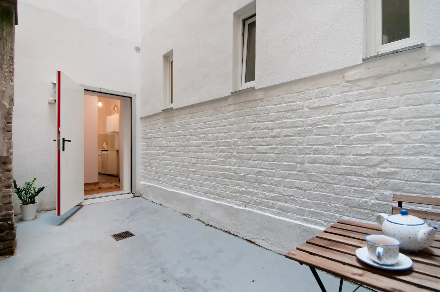 Große Terrasse zum Entspannen und Tee trinken