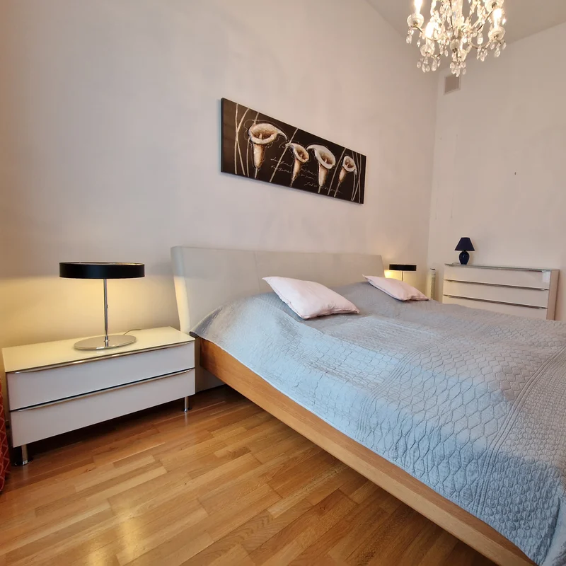 Schlafzimmer mit Doppelbett