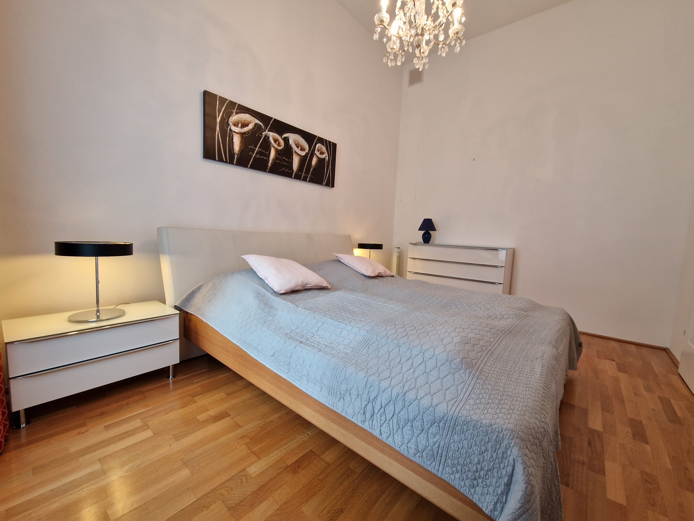 Schlafzimmer mit Doppelbett