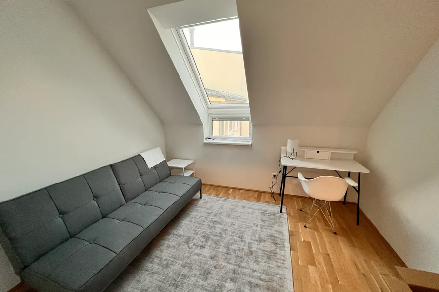 Büro mit Schlafcouch