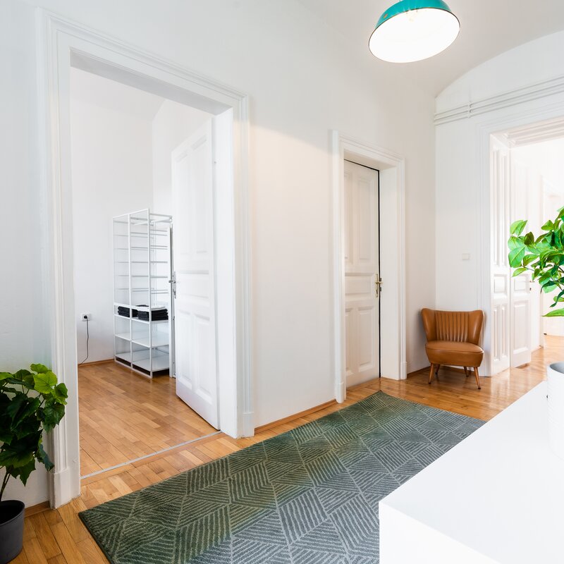 Vorraum/Blick ins Schlafzimmer