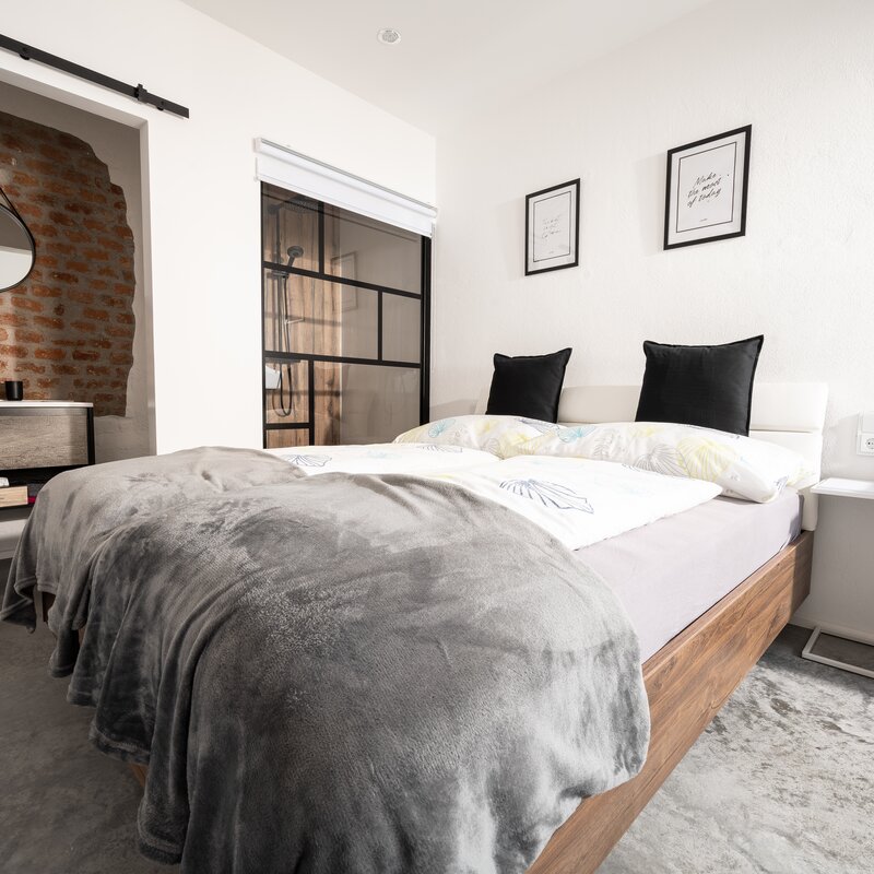 Helles, kleines, feines gemütliches Doppelzimmer das zum wohlfühlen einlädt | © @wolfistraunseeblick