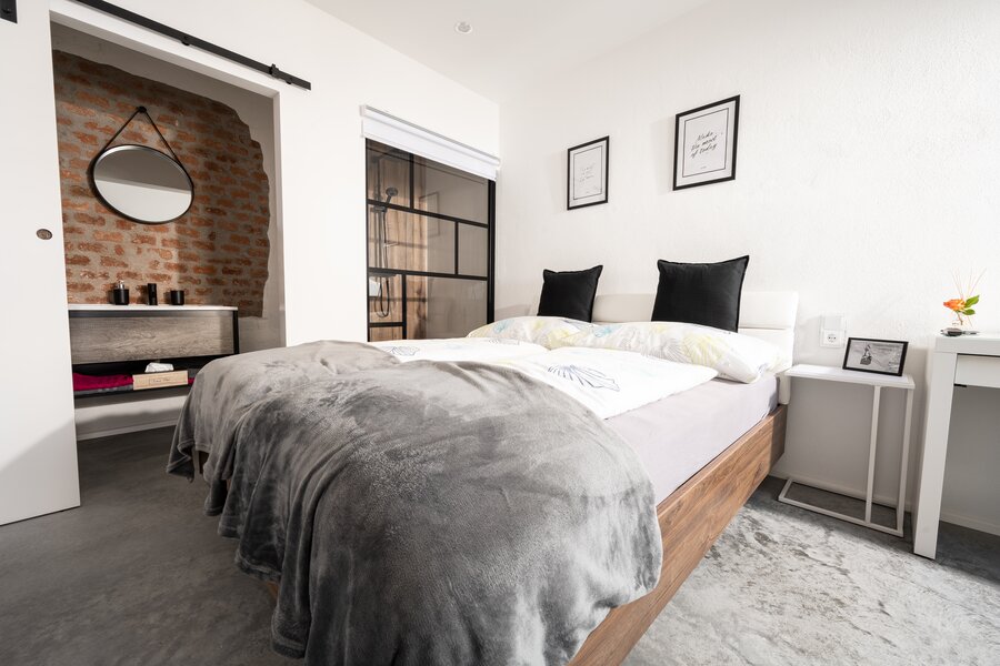 Helles, kleines, feines gemütliches Doppelzimmer das zum wohlfühlen einlädt | © @wolfistraunseeblick