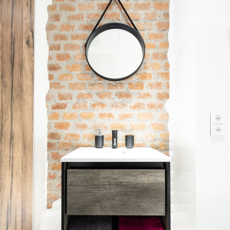 Beautiful, spacious bathroom for 1 person | © @wolfistraunseeblick