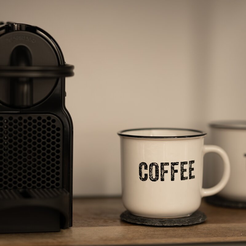 Selbstverständlich gibt es in unserem Loftferienzimmer eine Kaffeemaschine | © @wolfistraunseeblick