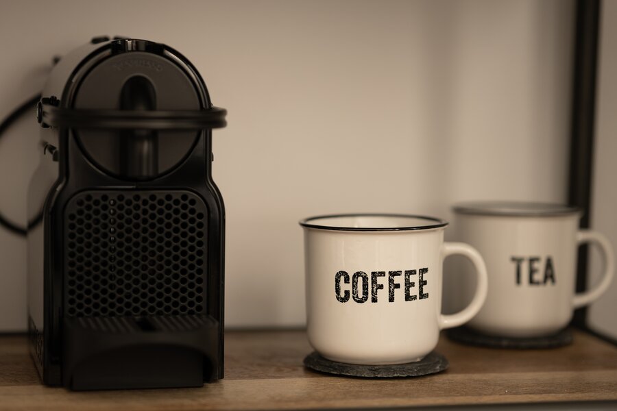 Selbstverständlich gibt es in unserem Loftferienzimmer eine Kaffeemaschine | © @wolfistraunseeblick