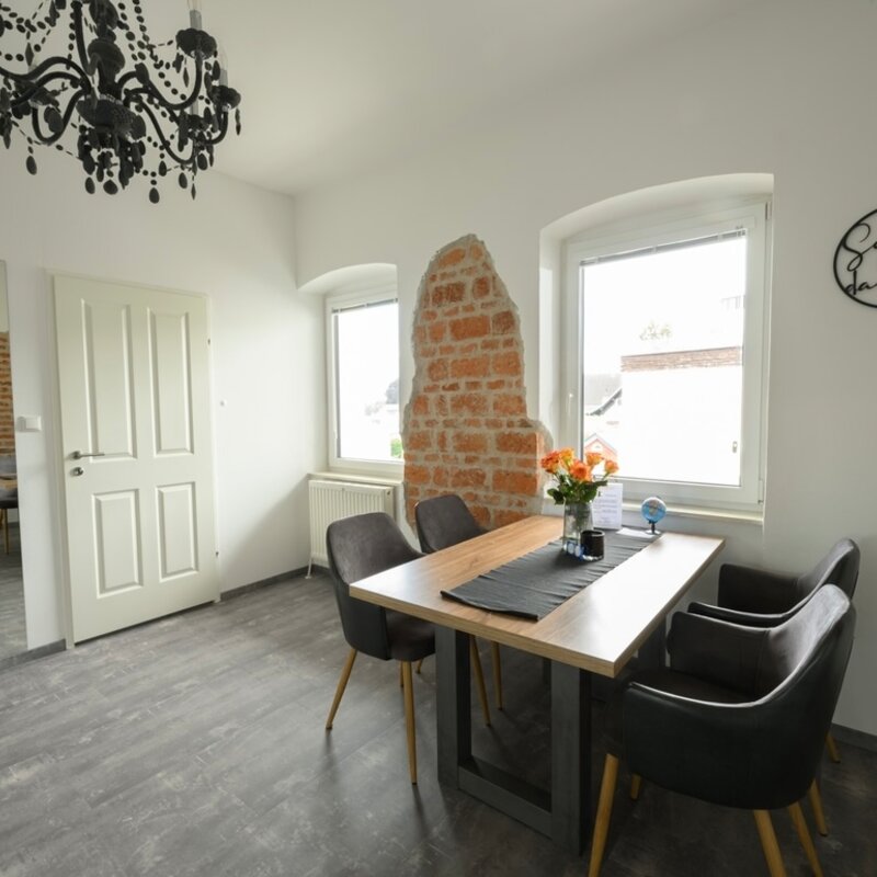 Large, cosy eat-in kitchen with magnificent mountain views | © @wolfistraunseeblick