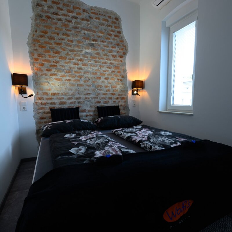 Our cosy double bed invites you to relax and unwind | © @wolfistraunseeblick