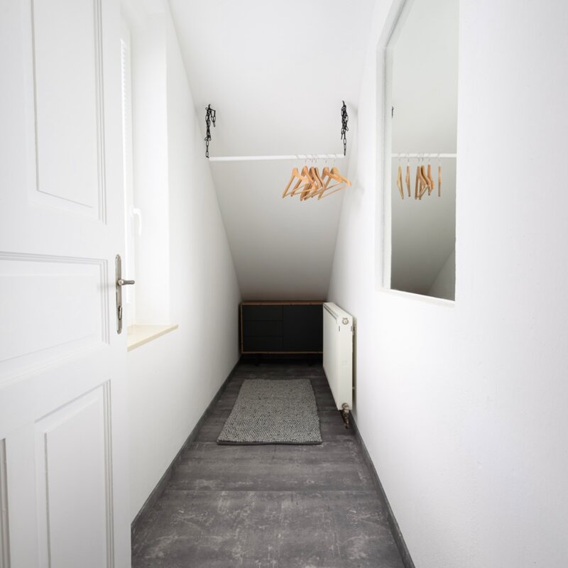 Our dressing room provides enough storage space to store your clothes, suitcases etc. perfectly | © @wolfistraunseeblick