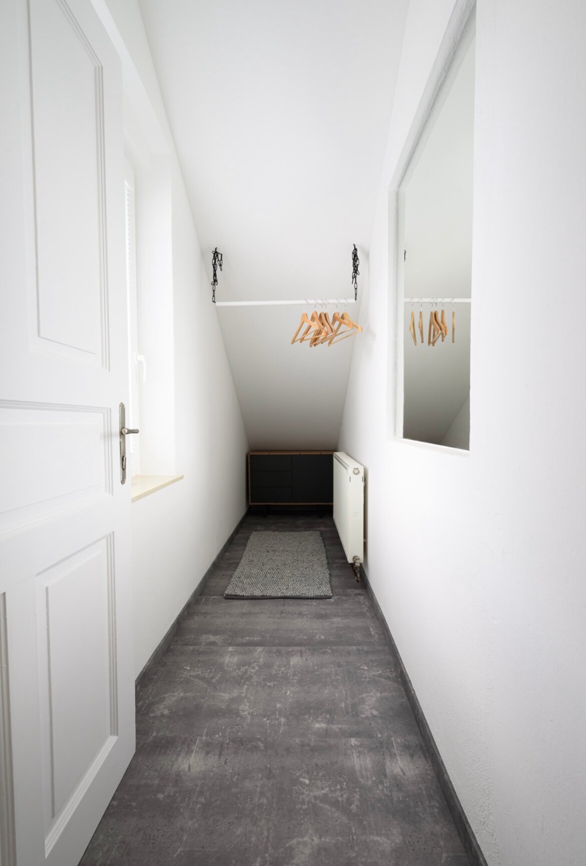 Our dressing room provides enough storage space to store your clothes, suitcases etc. perfectly | © @wolfistraunseeblick
