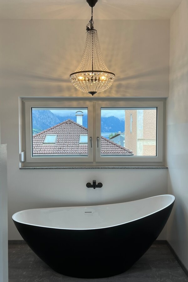 You can end the day relaxing in our free-standing bathtub | © @wolfistraunseeblick 