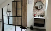 Bright, spacious bathroom with rain shower | © @wolfistraunseeblick