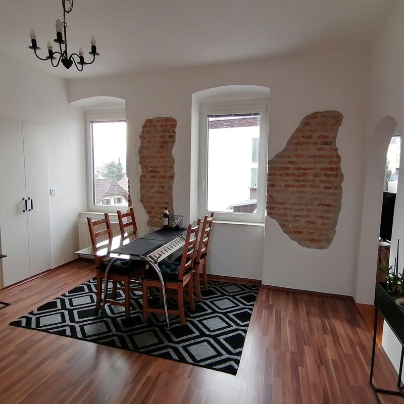 Von unserem Esstisch/Esszimmer aus, kann man einen herrlichen Gebirgsblick geniessen. | © @wolfistraunseeblick