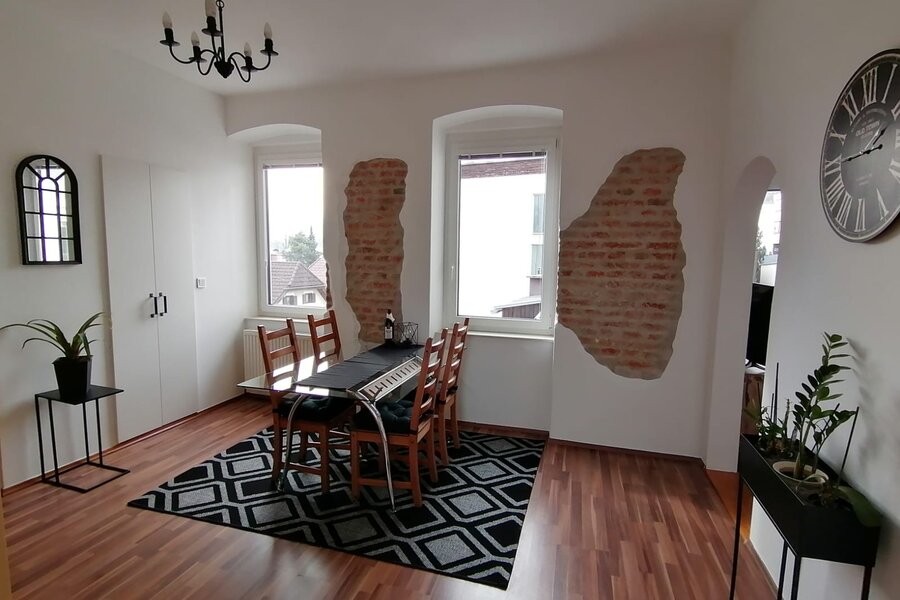 Von unserem Esstisch/Esszimmer aus, kann man einen herrlichen Gebirgsblick geniessen. | © @wolfistraunseeblick