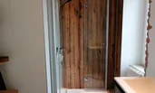 The spacious rain shower invites you to enjoy a soothing shower experience | © @wolfistraunseeblick