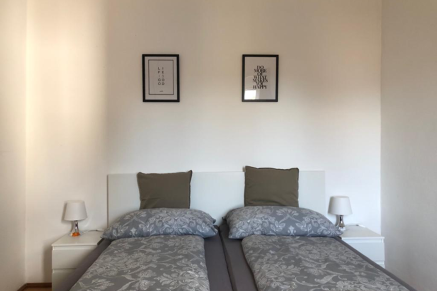 Unser kuscheliges Doppelbett schenkt Ihnen die Nachtruhe für einen entspannten Schlaf | © @wolfistraunseeblick