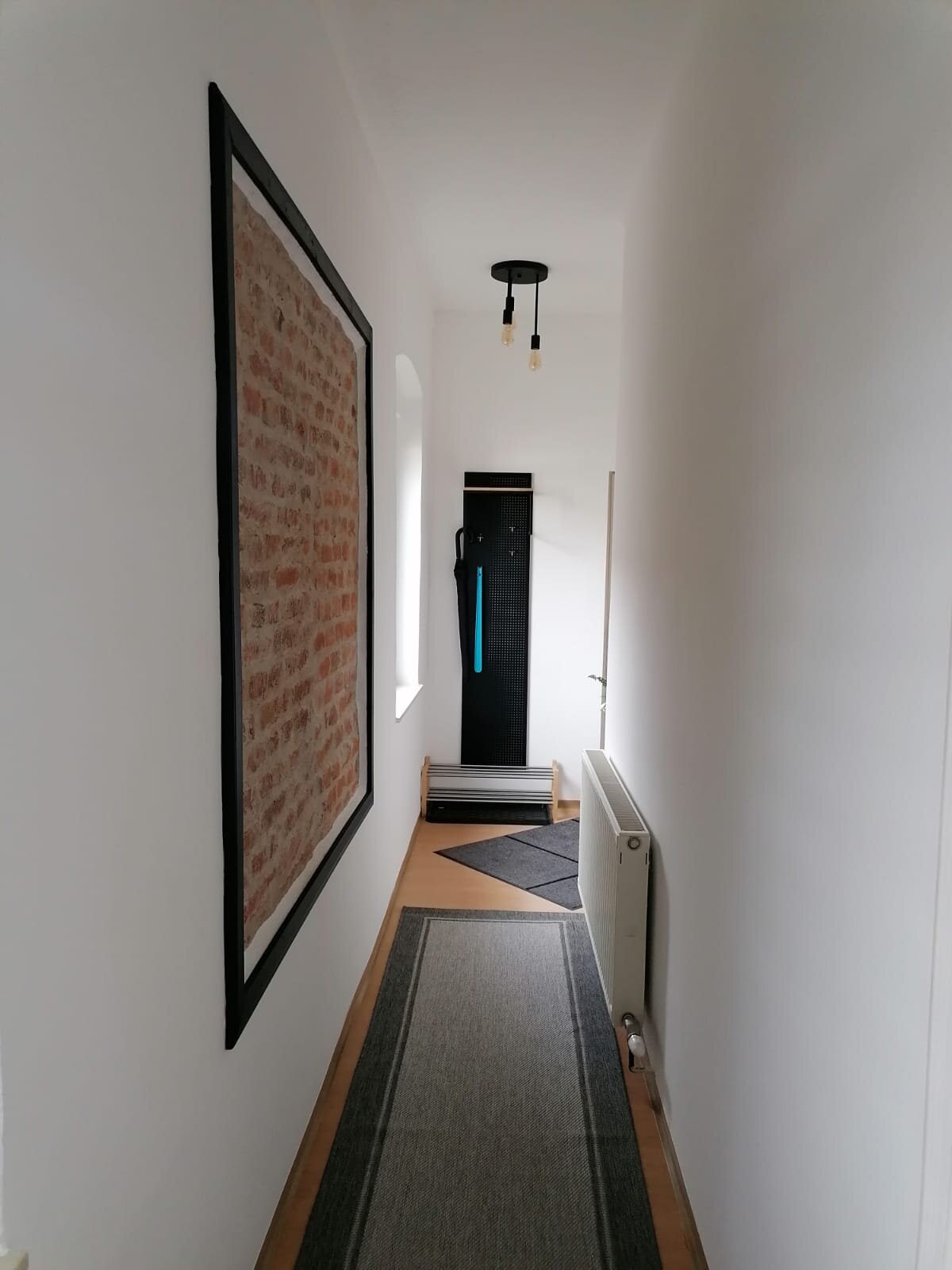 Vorraum mit Wandgaderobe  | © @wolfistraunseeblick