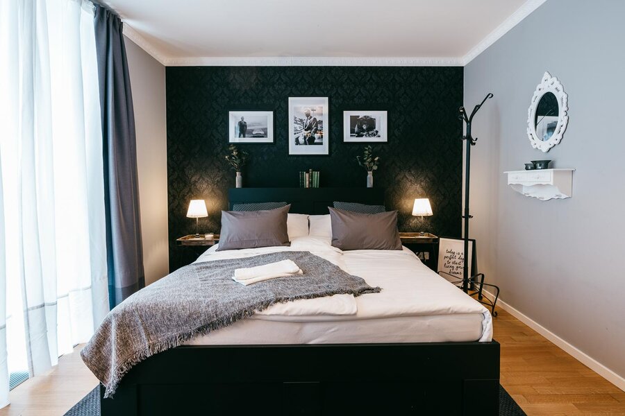 Stylish bedroom with double bed & design details – 2-room apartment for short-term rental & temporary housing for 1 to 6 months in Graz