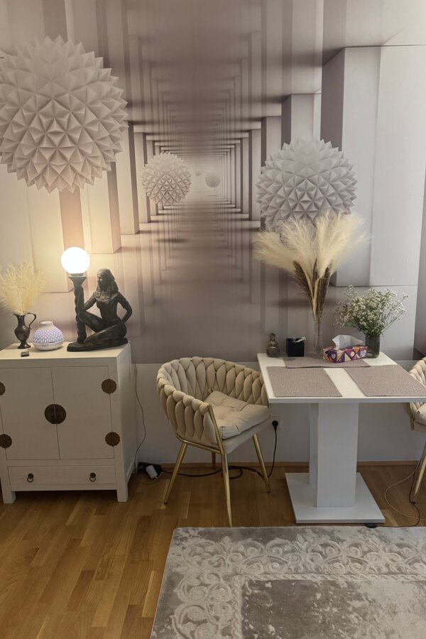 Stylishly furnished living area with 3D wall mural – 1-room apartment for short-term rental & temporary housing for 1 to 6 months in Linz