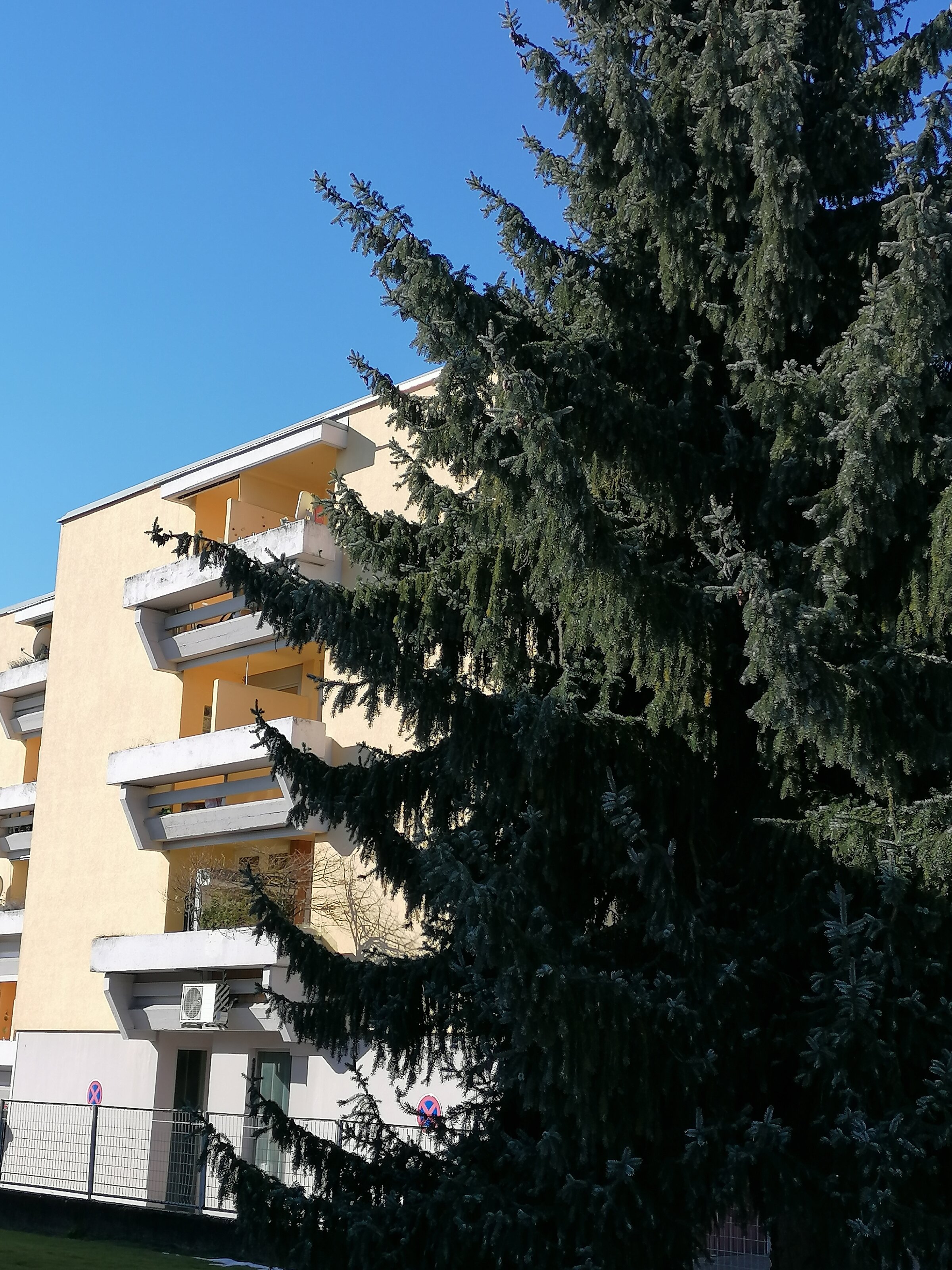 Mehrfamilienhaus mit Balkon – 1-Zimmer Wohnung zur Kurzzeitmiete & Wohnen auf Zeit für 1 bis 6 Monate in Klagenfurt