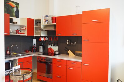 Moderne Küche in 2-Zimmer Wohnung – Kurzzeitmiete & Wohnen auf Zeit für 1 bis 6 Monate in Wels