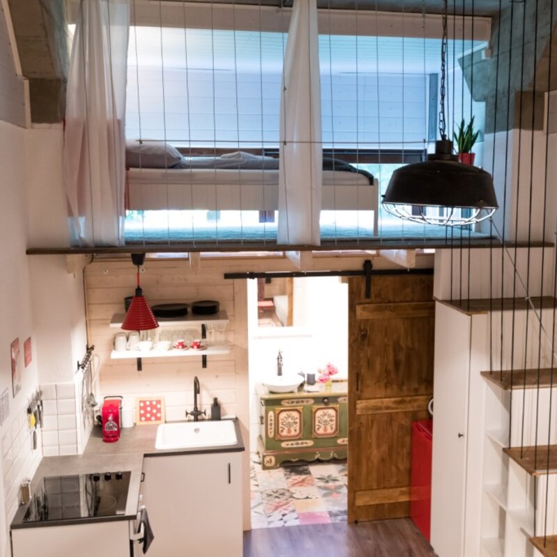 Open 1-room loft with sleeping gallery & wood details – short-term rental Villach, temporary housing for 1 to 6 months