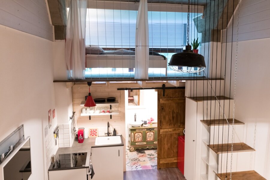 Open 1-room loft with sleeping gallery & wood details – short-term rental Villach, temporary housing for 1 to 6 months