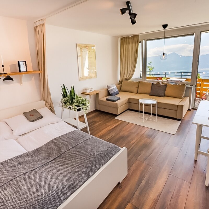 Helles 2-Zimmer Apartment mit Panoramablick – Kurzzeitmiete & Wohnen auf Zeit für 1 bis 6 Monate in Treffen