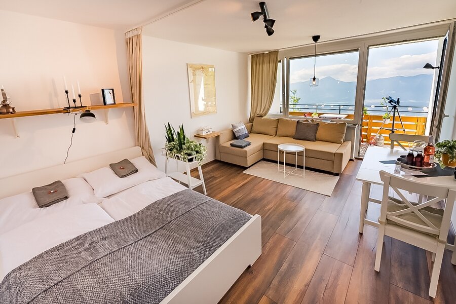 Helles 2-Zimmer Apartment mit Panoramablick – Kurzzeitmiete & Wohnen auf Zeit für 1 bis 6 Monate in Treffen