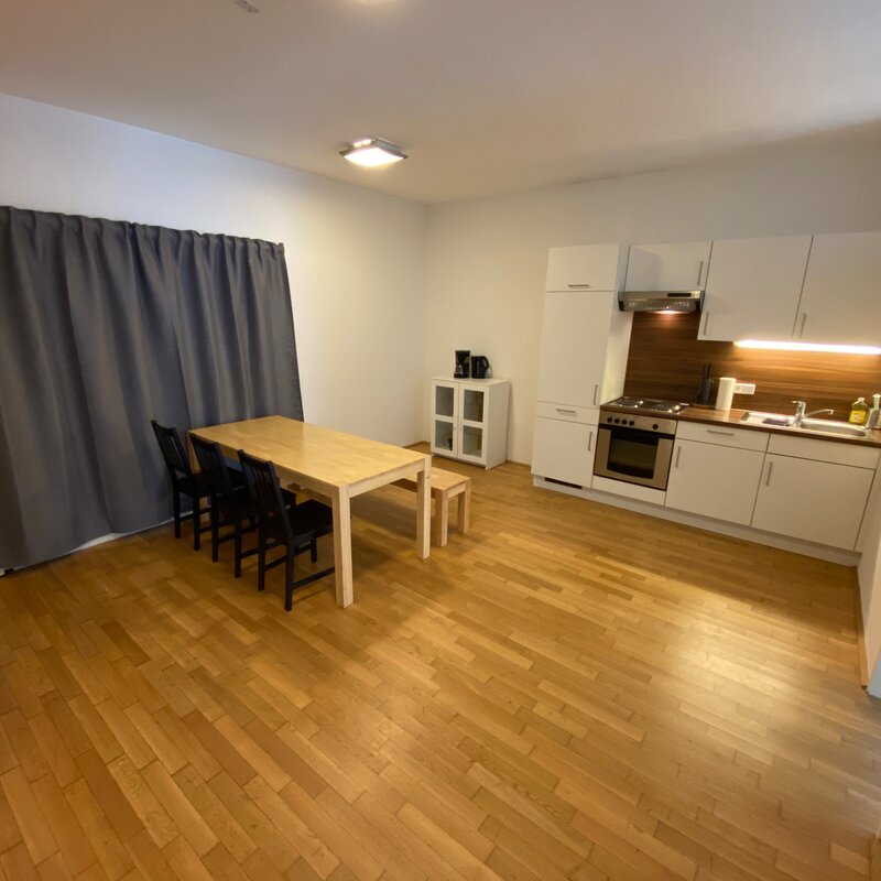 Wohnküche mit Esstisch