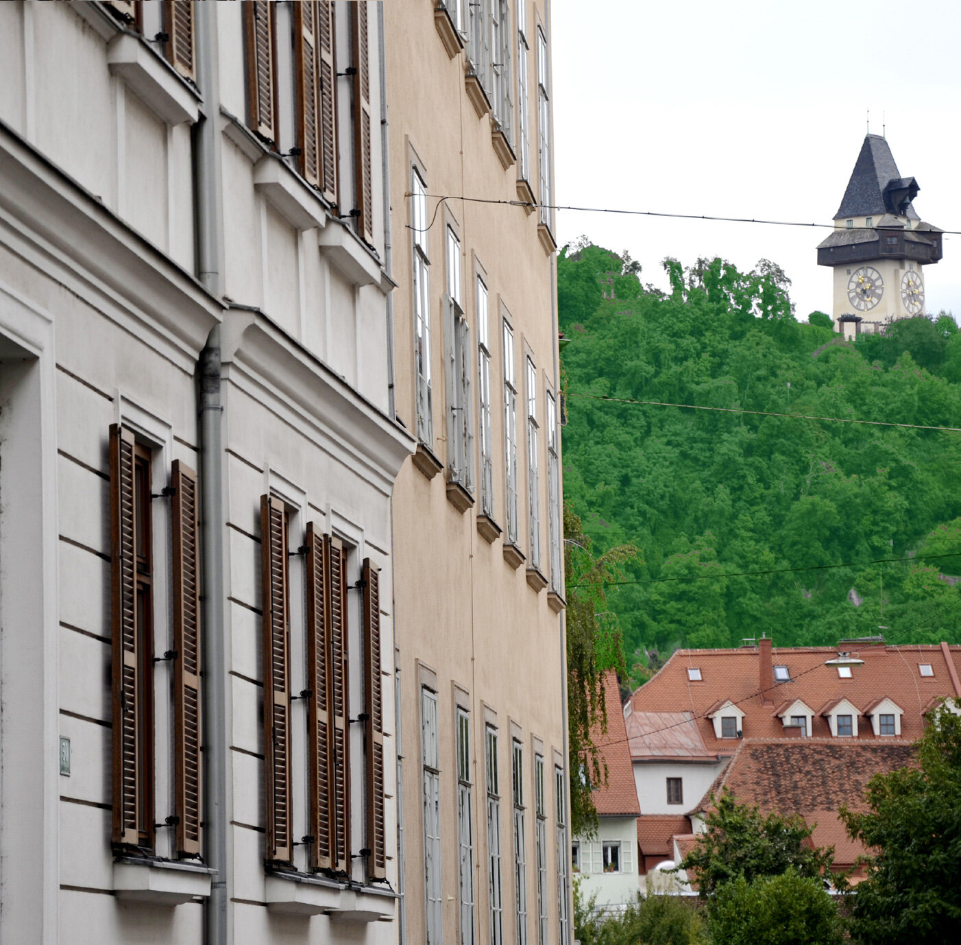 Hauseingang mit Blick auf Schloßberg