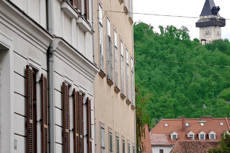 Hauseingang mit Blick auf Schloßberg