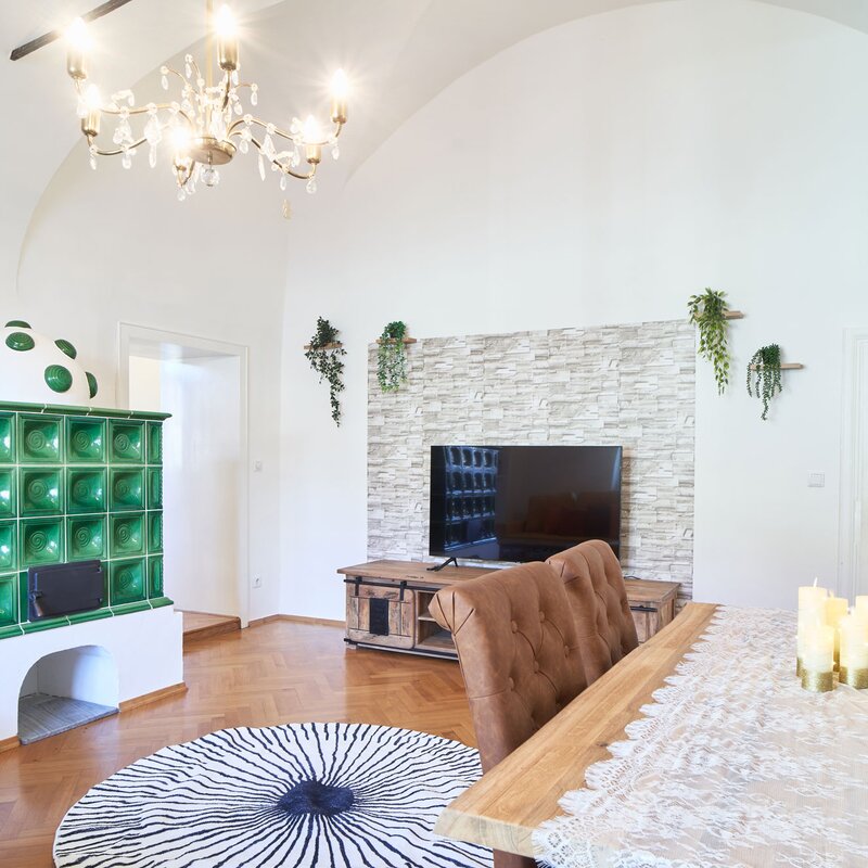 Large living room with tiled stove, Smart TV, dining table and very comfortable couch