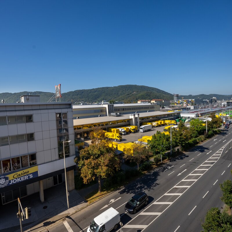 Blick auf die Berge und den fantastischen Sonnenuntergang
