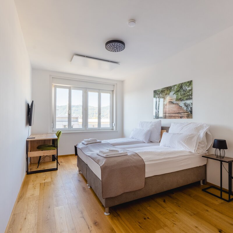 Das komfortable Boxspringbett kann auch mühelos als Einzelbett genutzt werden