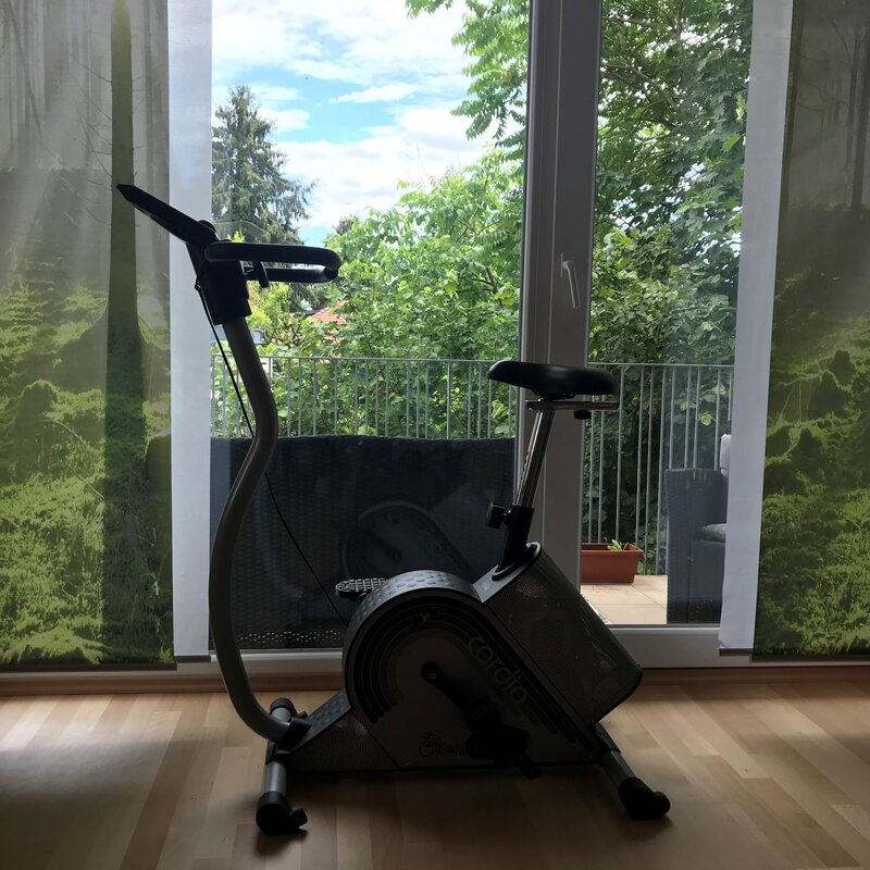 Moderner Hometrainer mit individuellen Trainingsmöglichkeiten
