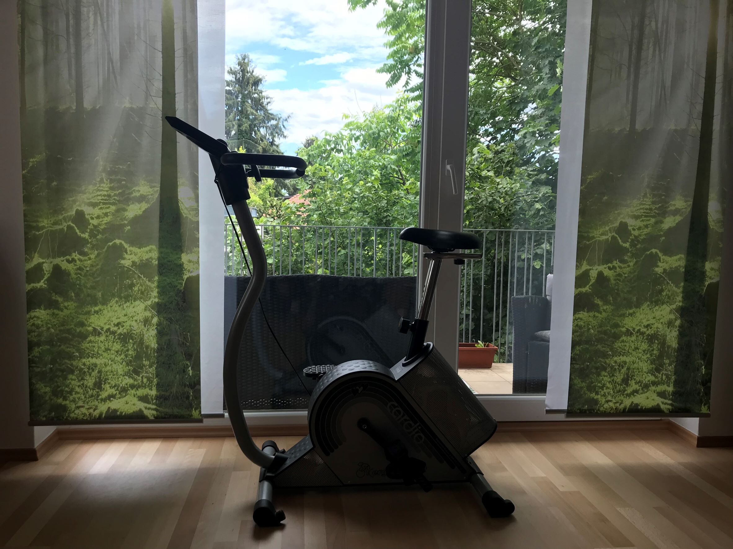 Moderner Hometrainer mit individuellen Trainingsmöglichkeiten