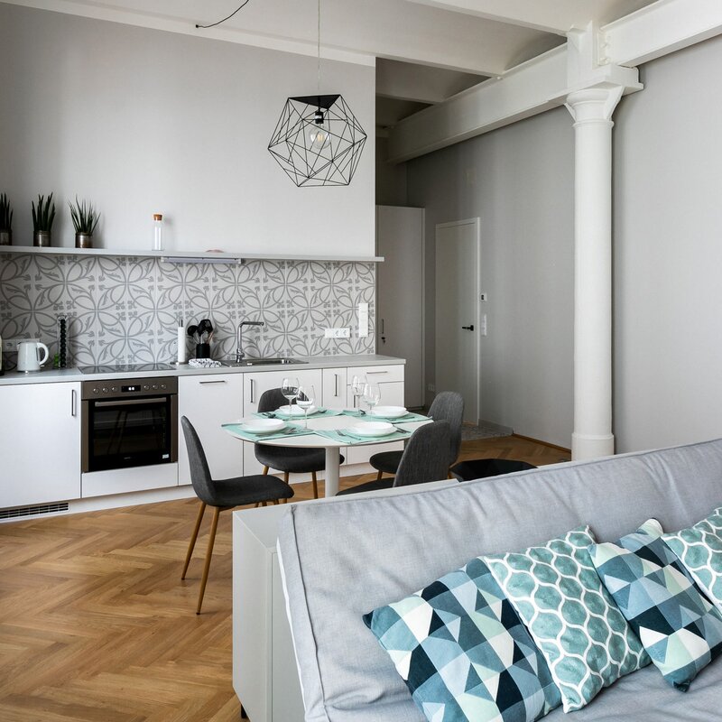  großzügig eingerichtete Wohnung mit Terrasse