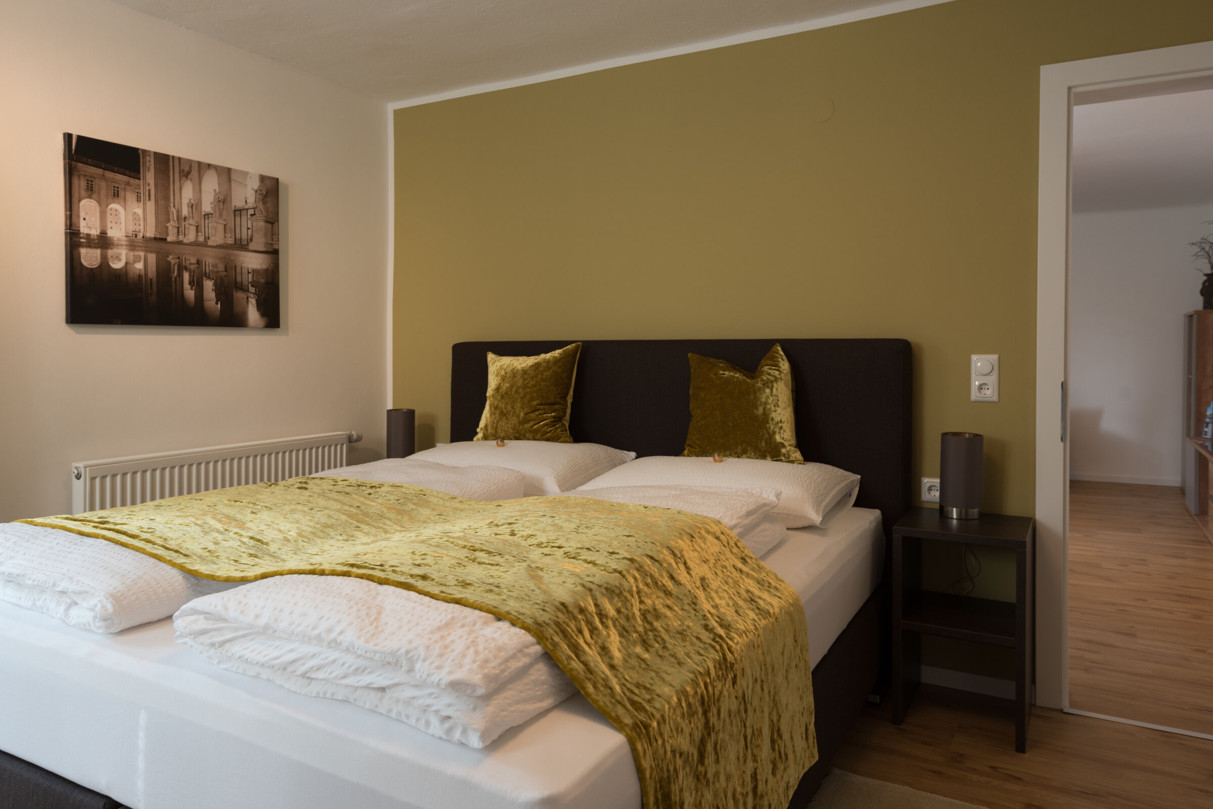 Das grüne Schlazfimmer südseitig hat einen direkten Zugang auf die Terasse