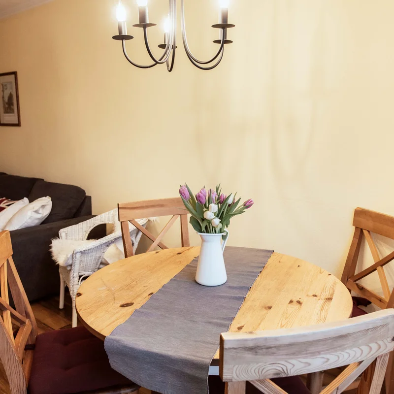 Essbereich mit 4 Stühlen