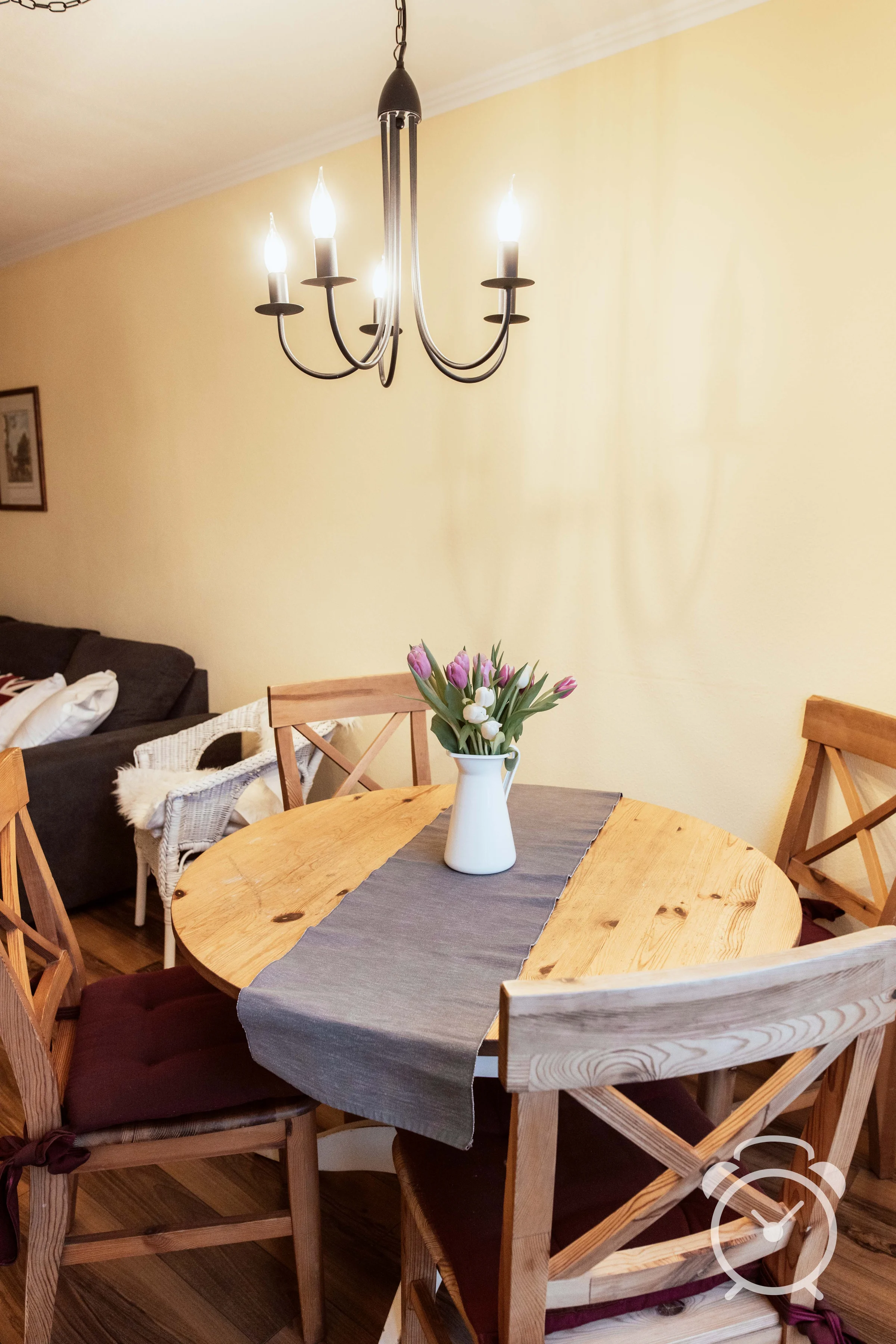 Essbereich mit 4 Stühlen